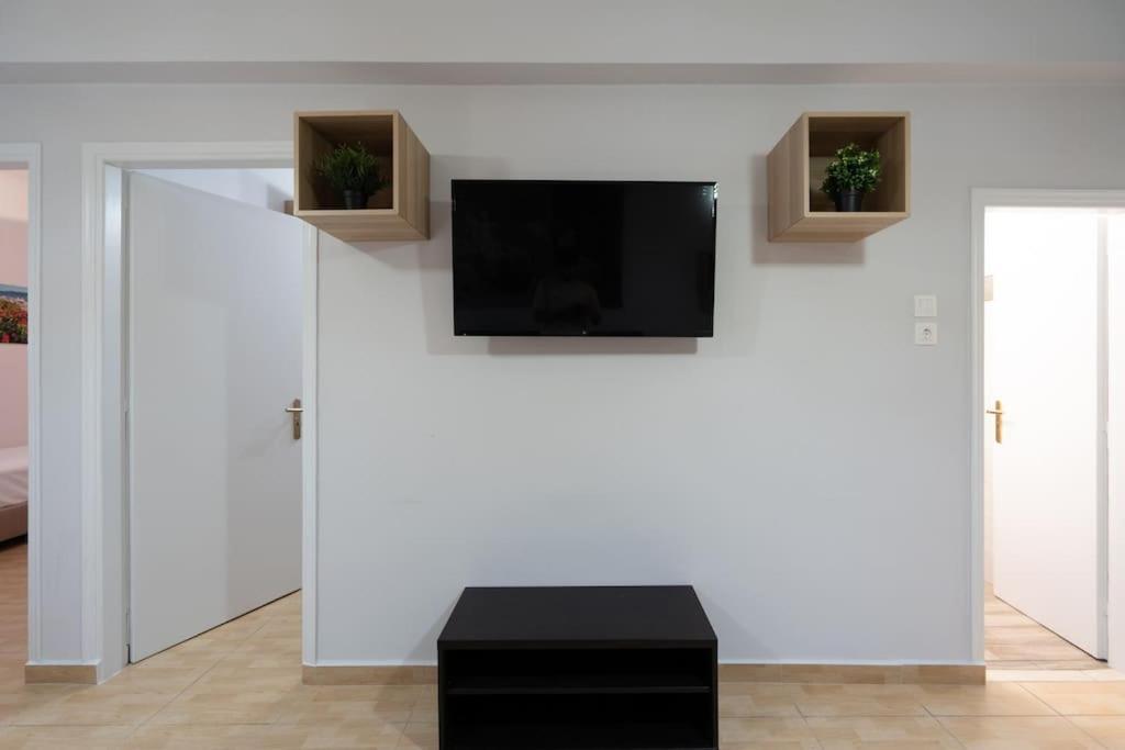 Metaxourgio 2Nd Floor Apartment Athena Bagian luar foto