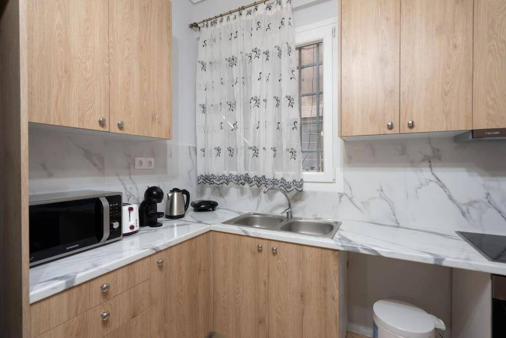 Metaxourgio 2Nd Floor Apartment Athena Bagian luar foto