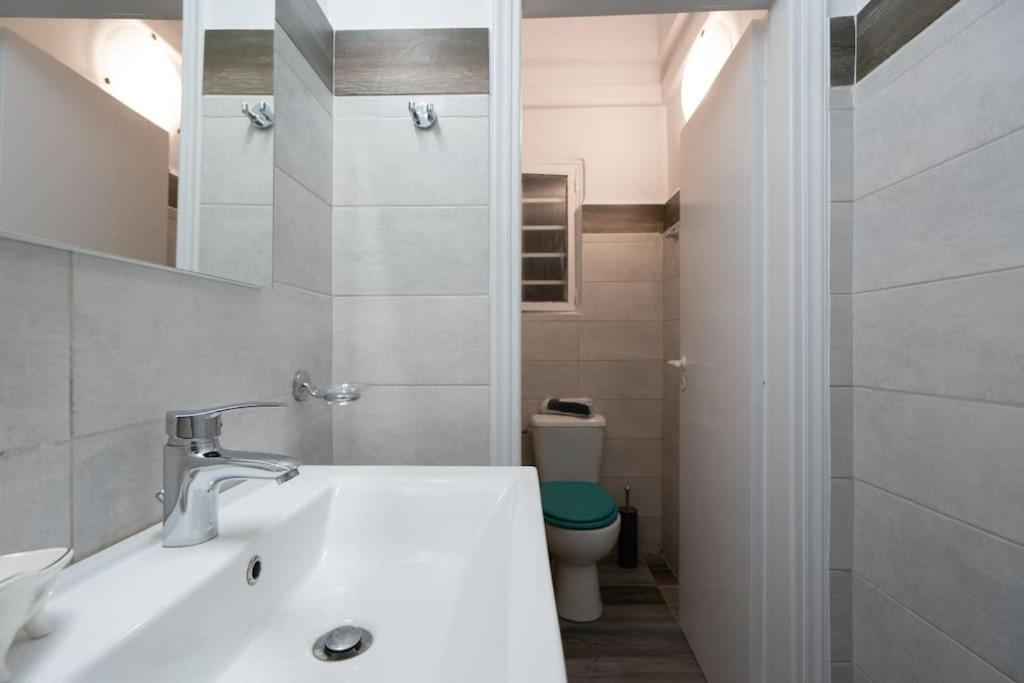 Metaxourgio 2Nd Floor Apartment Athena Bagian luar foto