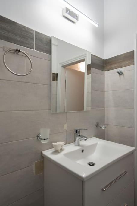Metaxourgio 2Nd Floor Apartment Athena Bagian luar foto